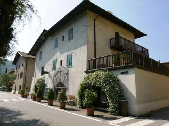 Locanda Restel De Fer Riva del Garda Bagian luar foto